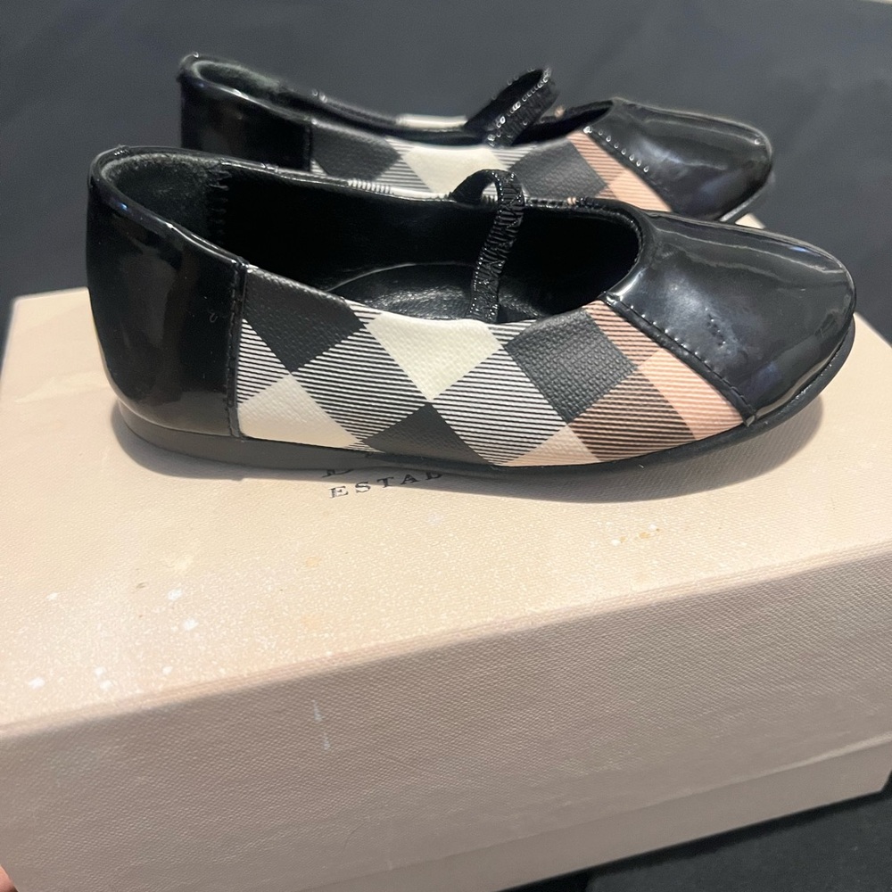Burberry flats